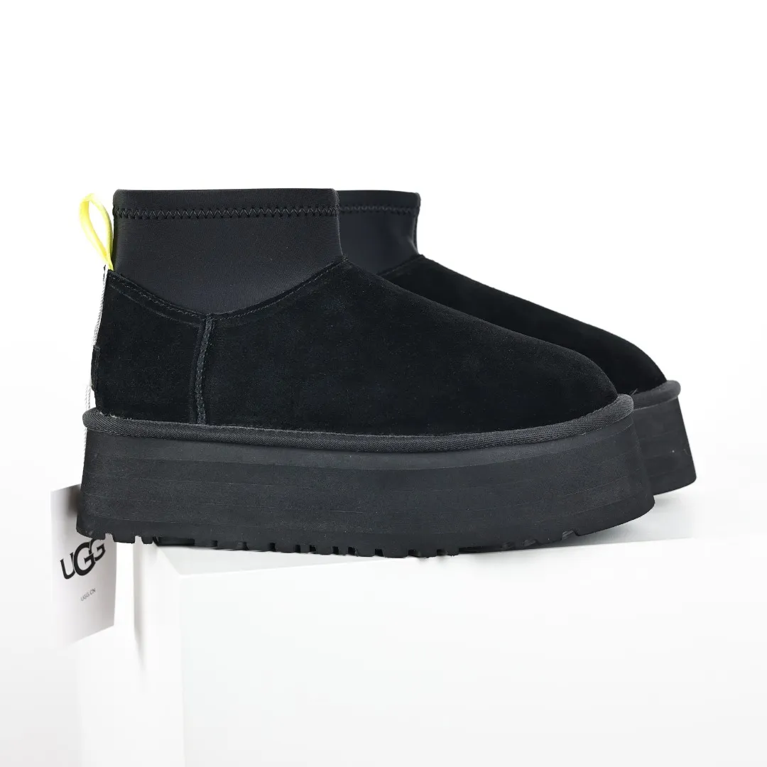 Pick up locally 💰600 Core recommended good price It is a very suitable choice for home furnishings. In the new year, uug launched a series of styles, which are partial to the preferences of young consumers and have also moved to the forefront of fashion trends. Shoe body material: water-repellent coated suede upper, 17 mm UGGPURE™ implantable wool insole, lightweight non-slip and comfortable rubber outsole, with brand LOGO and trademark, with full packaging Size: 35 36 37 38 39 40